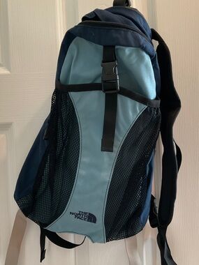 The North Face Men’s Navy & Light Blue Sling Backpack